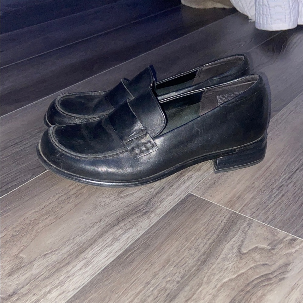 Comfort Plus by Predictions Black Wedge Shoes with Sleek Design